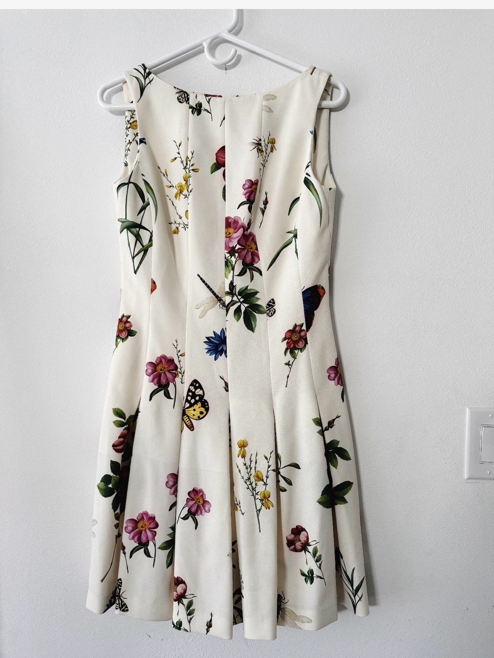 Oscar De La Renta Dress Sleeveless 
Floral  Butterfly Cream dress